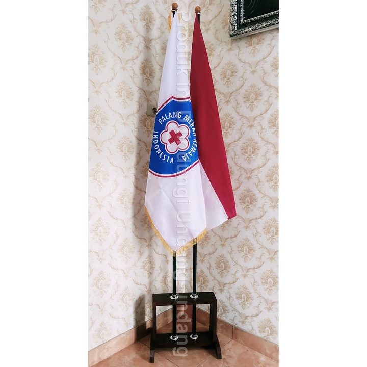 

Paket Tatakan 2 lubang + Tiang + Bendera PMR MADYA dan Bendera Merah Putih