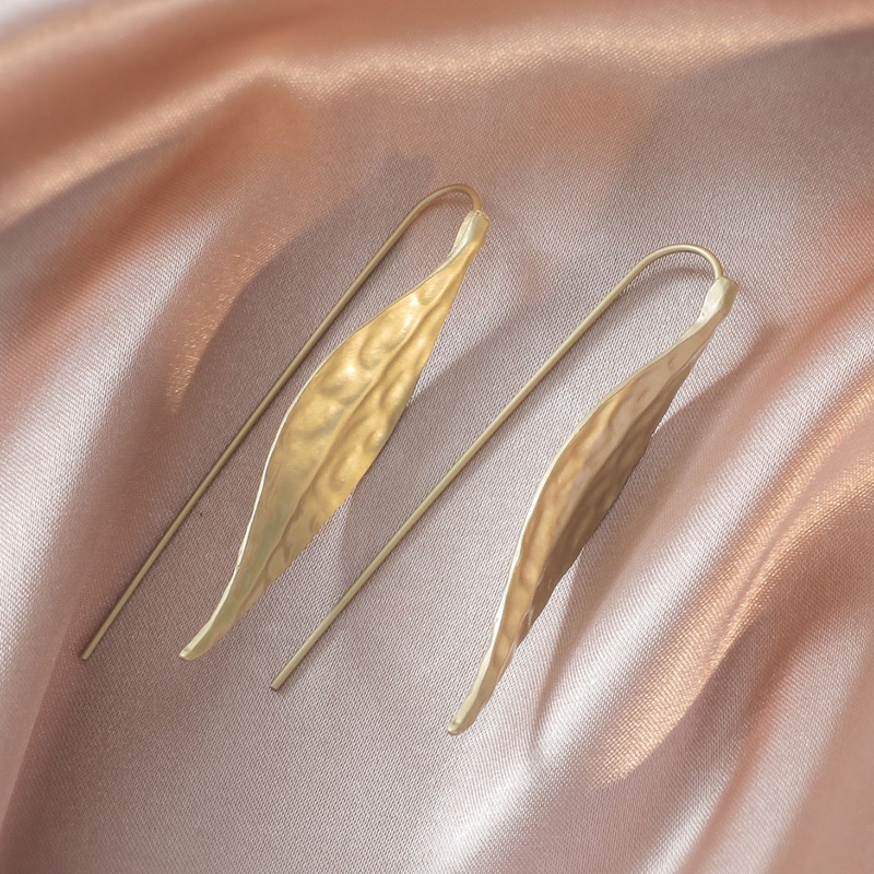 Fancyqube Retro Warna Emas Logam Daun Stud Anting Geometris Tidak Teratur Tanaman Earring Untuk Wanita Gadis Pesta Perjalanan Perhiasan