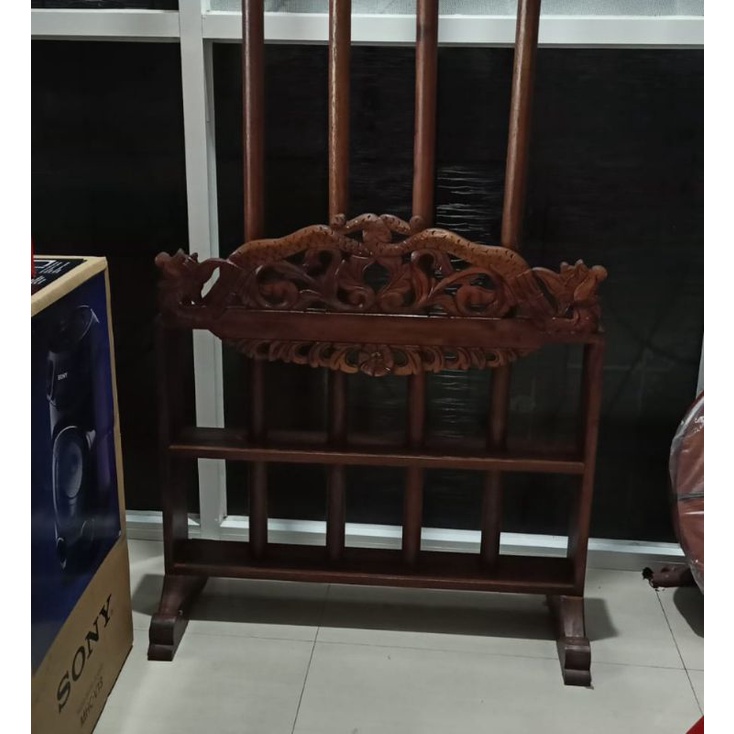 

PAKET tatakan bendera ukir isi 4 / stand ukir lubang 4 plus tiang