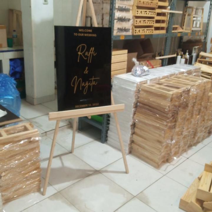 

DISKON PROMOJ➢ STANDING KAYU JATI BLANDA 120x60/ EASEL LUKIS TRIPOD/ PENYANGGA AKRILIK WOODEN Special Edition