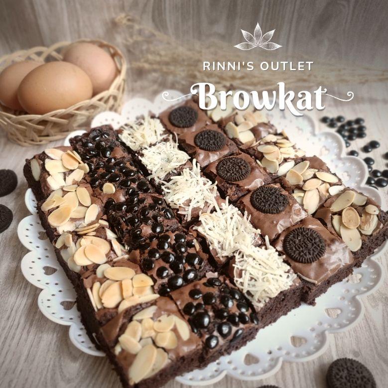 

Terlaris Fudgy Brownies Shiny Crust