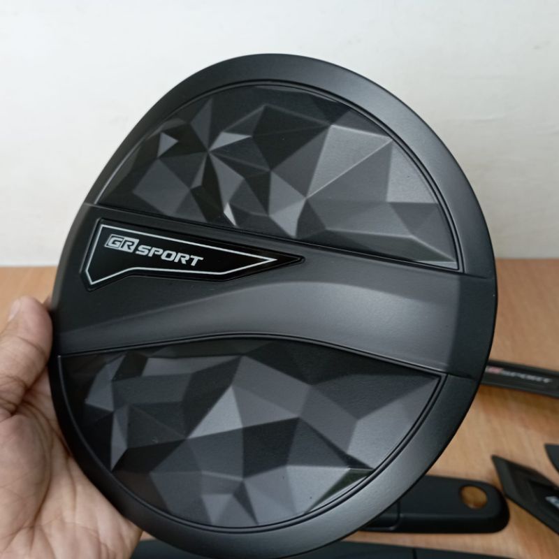 Outer handle tank Cover GR Sport Rush/ Terios 2018-2022 Hitam