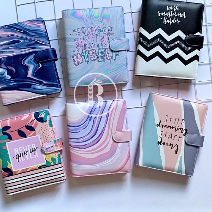 

ASG7-7WWI4 Bindermu READY Binder New 03 Printing Quotes Marble Holographic Kulit Anti Air 20ring A5 / 26ring B5 6ring A6 Langsung Kirim