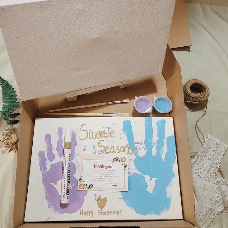 

[PRODUK V7D9S] [TERMASUK EASEL] DIY Handprint Painting Kit by Sweetie Seasons | Canvas Lukis Set | Easel Lukisan QJD