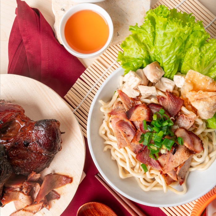 

Pangsit Mie Spesial Ujung Pandang Porsi Besar Baji Pamai - Bakmi babi