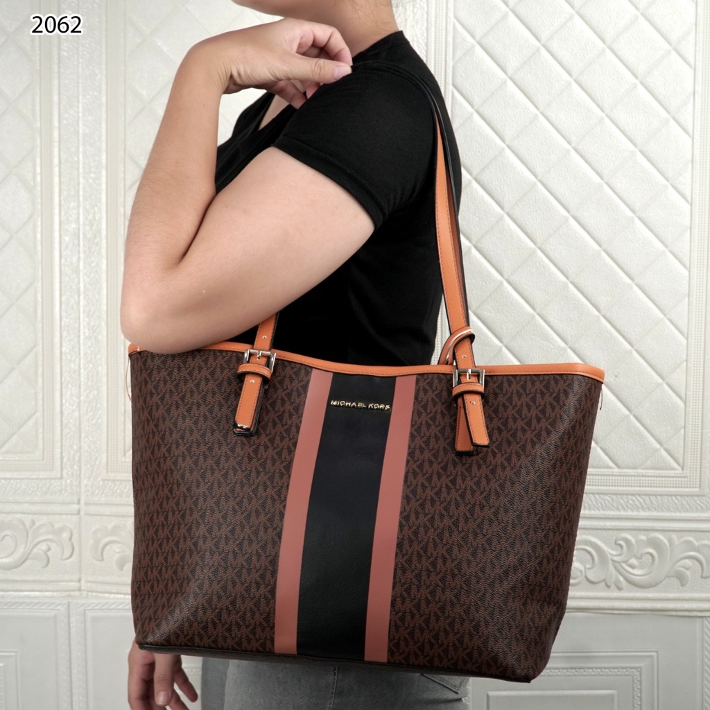 BAG Jetset Carryall Tote 2062