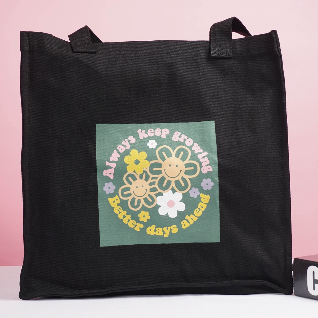 Tote Bag Kanvas Tebal dengan Desain Square Hitam: Gaya dan Kualitas yang Mengesankan