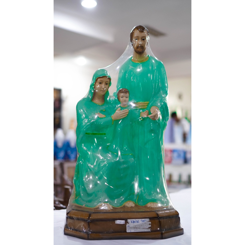 Patung Keluarga Kudus Fosfor