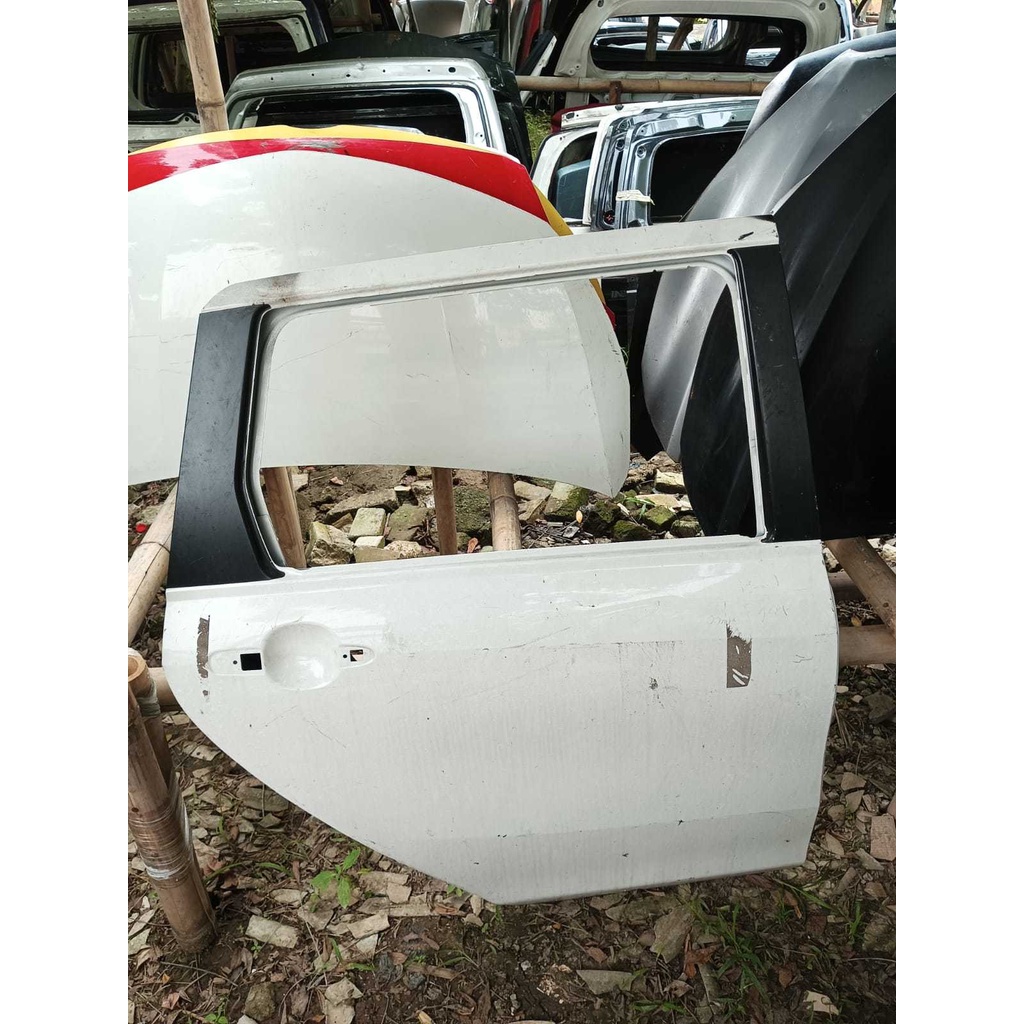 pintu belakang kanan calya (original)