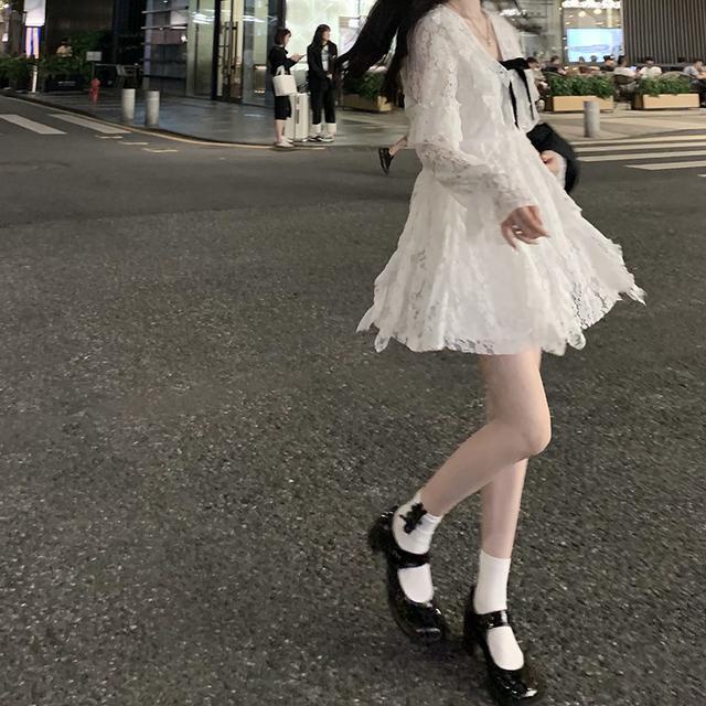 Suhao One-Piece Suit Hitam Sederhana Jas Pendek Wanita + Gaun Lengan Panjang Ikatan Simpul Renda Putih