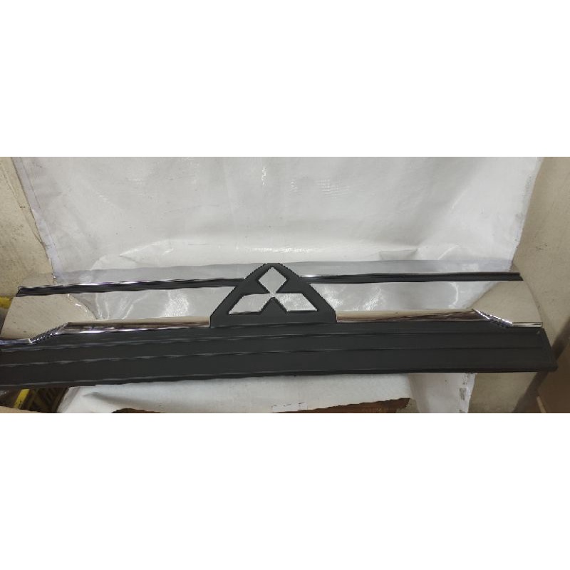 Gril L300 EURO 4 gril depan L300 Euro 4 Original 100% asli Mitsubishi 7405B075