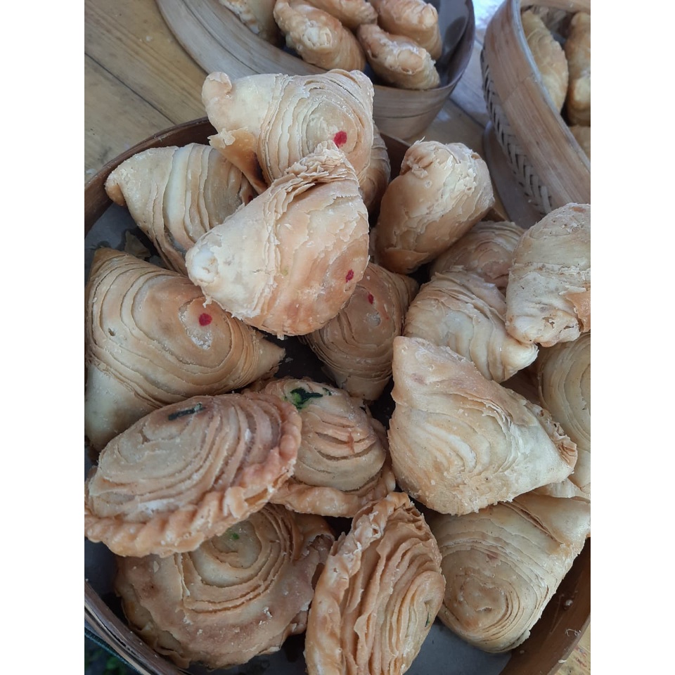 

Curry Puff Crispy ( isi 6 pcs )/frozen puff