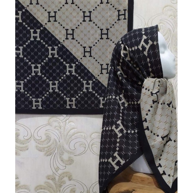 HIJAB VOAL MOTIF H HITAM KOMBINASI PUTIH TULANG