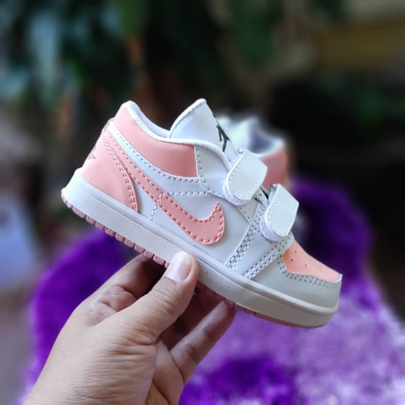 Sepatu Sneakers Anak Perempuan Terbaru Bahan Kulit Sintesis