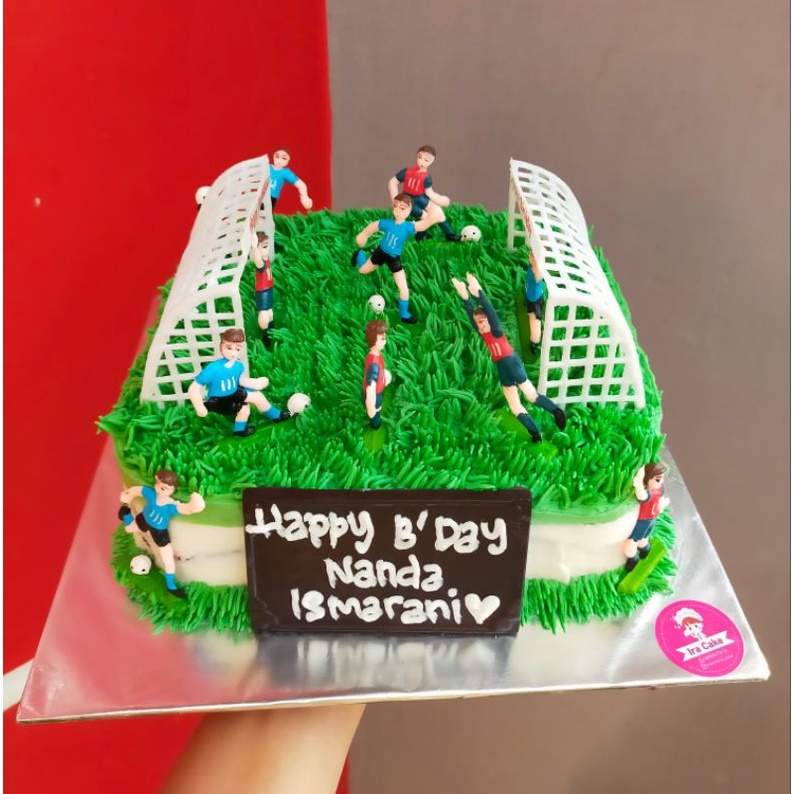 

kue ultah uk20cm tema sepakbola free pisau+lilin