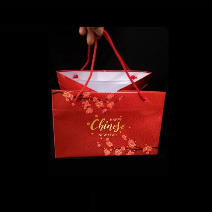 

5 pcs Paperbag Red Imlek Sakura Merah Goodie Bag CNY Glossy Tas Jinjing Kotak Box Cake Ukuran 22x24x15 cm