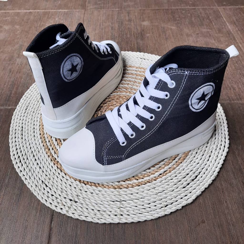 Sepatu Wanita Kekinian - Sepatu sneakers wanita Kanvas hitam 37/40 COD