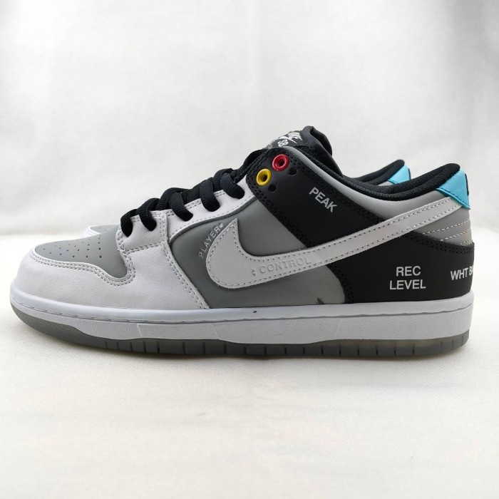 Sneakers Sepatu Nike SB Dunk Low VX1000 Camcorder Branded Pria