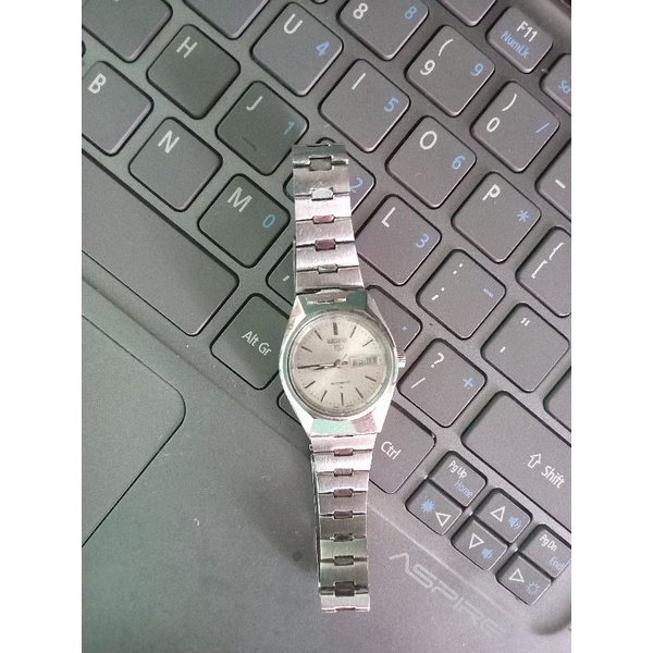 Jam tangan cewek brand seiko 5