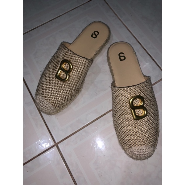 Eizy slip on by Buttonscarves ukuran 38