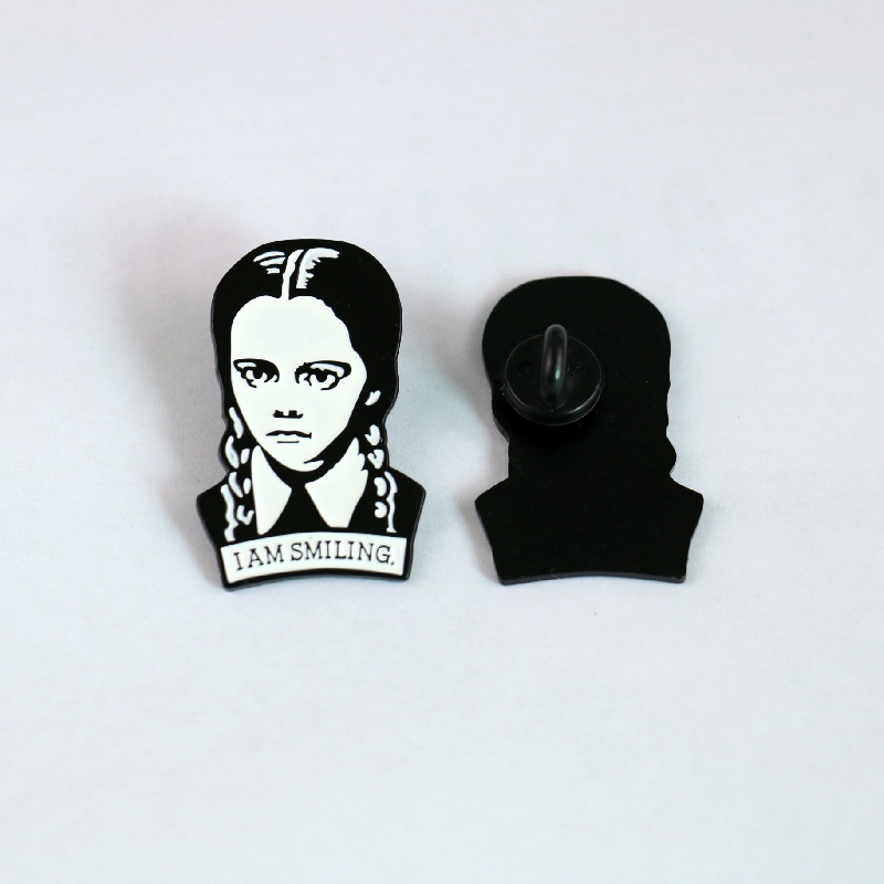 Rabu Addams I AM SMILING Girl Enamel Pin Komik Bros Lencana Kerah Lapel Pin Mantel Pakaian Dekor