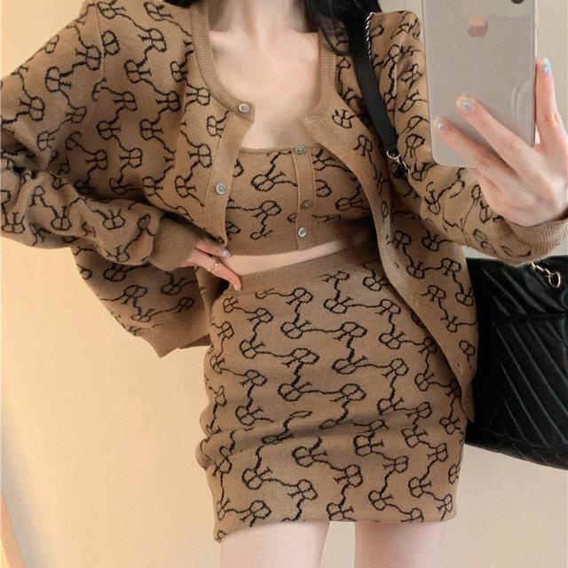 Suhao Niche Leher Bulat Lengan Panjang Baru Pendek Slim Malas Dicetak Huruf Cardigan Rajut Jaket Top Setelan Jas