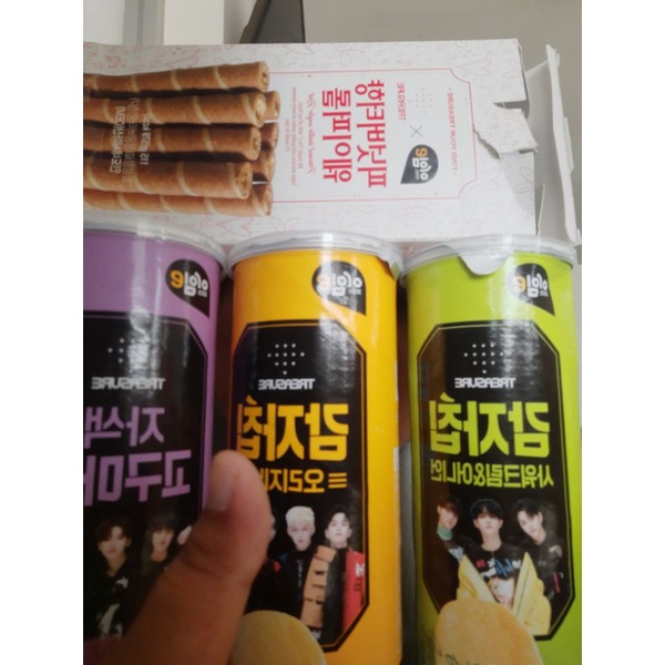 TREASURE X EMART24 Potato chips.Baca desk