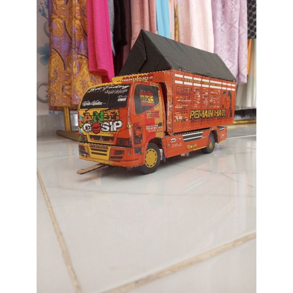 miniatur truk oleng kardus mbois