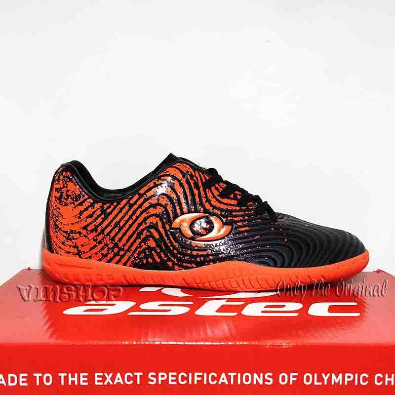 ASTEC AKSARA FUTSAL Jr. Black Orange. ASCFWJ9UU3OR. Sepatu Futsal Anak