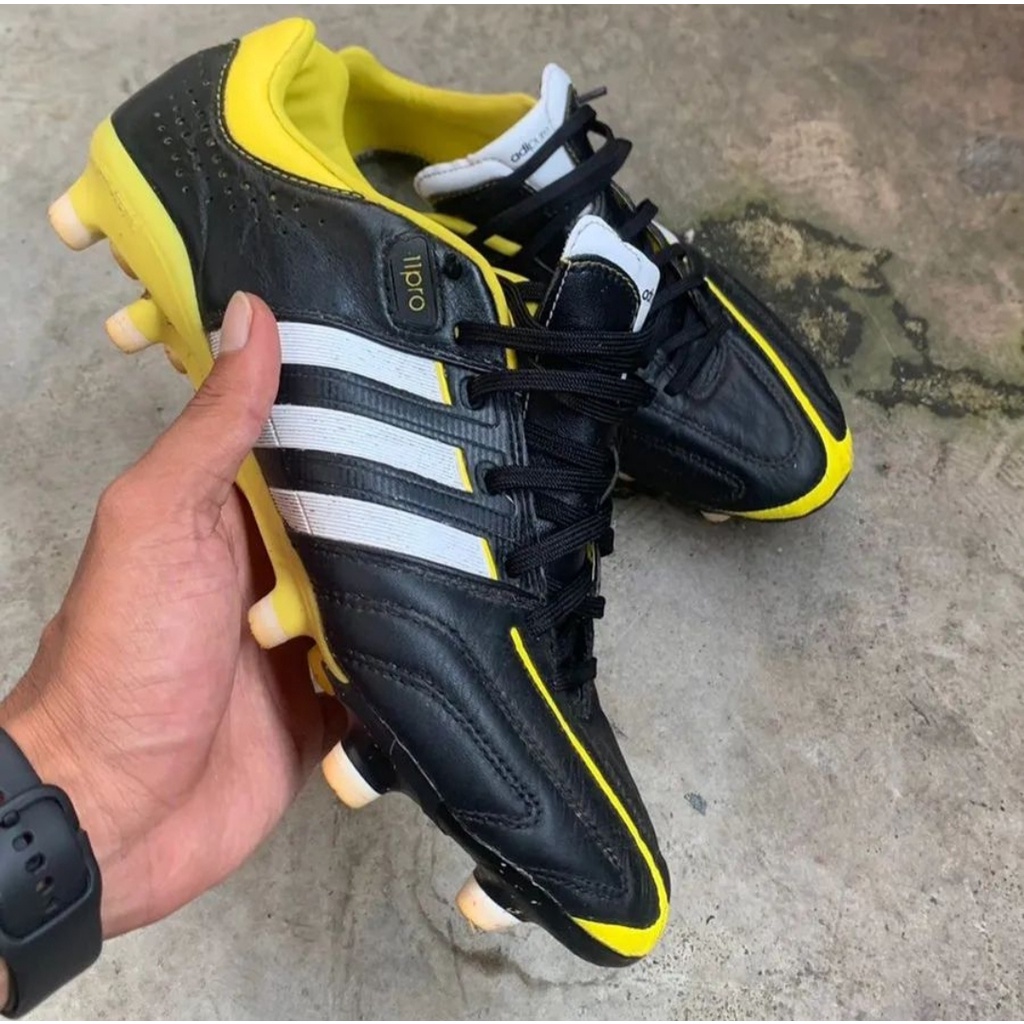 Sepatu bola-Sepatu bola second-Sepatu bola preloved-kasut bola second- boot bola second adidas 11pro