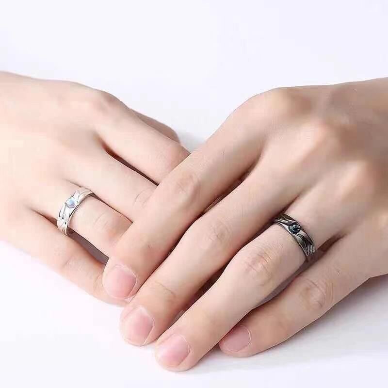 [KD] Cincin Metal Cincin Batu Bulan Sintetis Cincin Adjustable Pasangan Fashion Hitam Putih Berbentuk Bulan