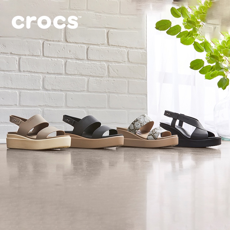 SANDAL WANITA BROOKLYN LOW WEDGES CROCS / BROOKLYN tali