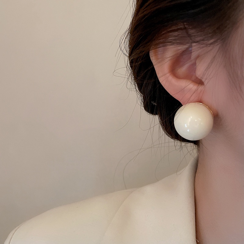 Versi Korea Anting Bola Berlebihan Perempuan ins Gaya Baru Desain Niche Influencer Trendi Anting Temperamen Pribadi Anting Perempuan