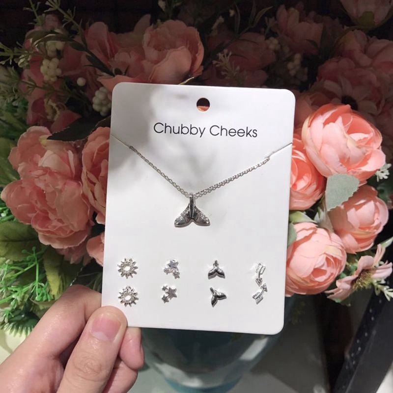 Korea Trendi Zirkon Liontin Kalung 4pasang Anting Pejantan Fashion Perhiasan Set Sederhana Warna Perak Klavikula Rantai Telinga Stud Set