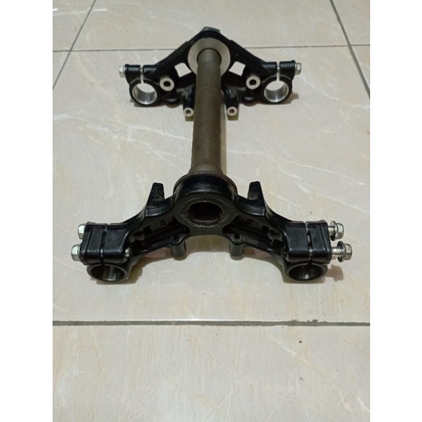 SEGITIGA ATAS BAWAH SHOCKBREAKER DEPAN FU F1 INJEKSI ORI KUMPLIT BAUD RING