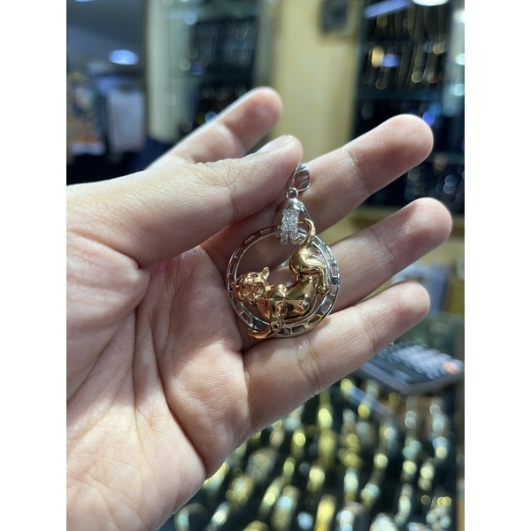liontin anjing laut