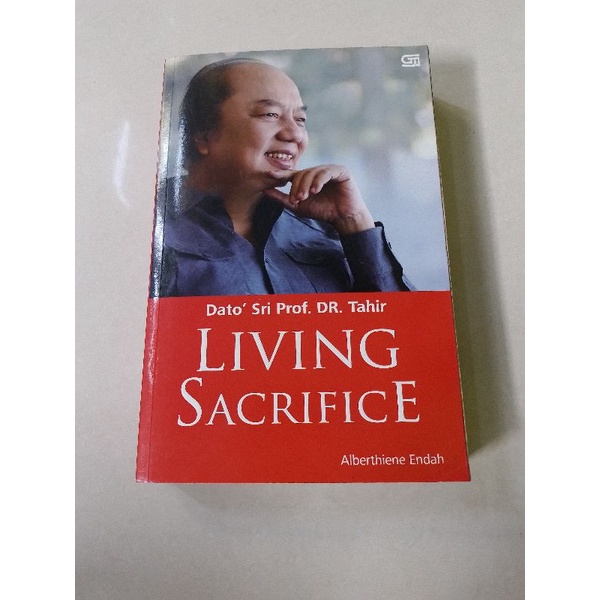 Buku Living Sacrifice Dato Sri Prof DR Tahir Karya Alberthiene Endah