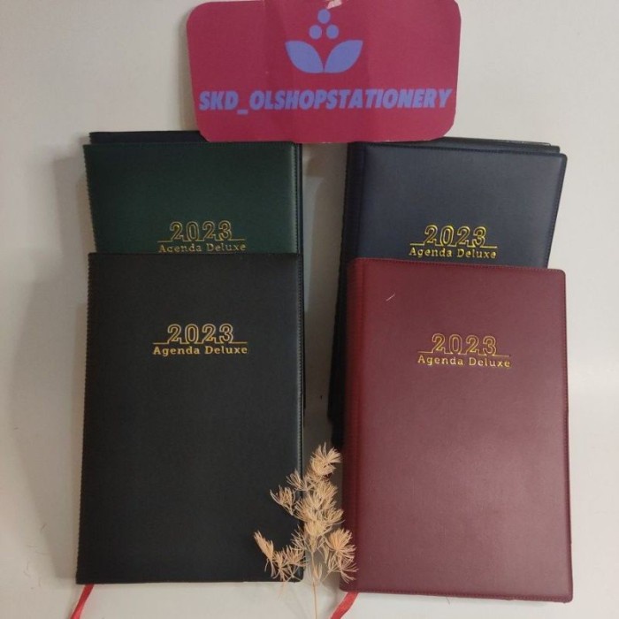 

AGENDA DELUXE 2023Agenda tahun 2023 deluxe th kertas HVS putih