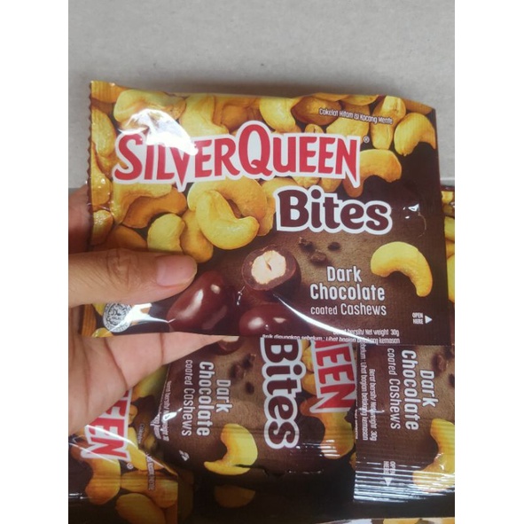 

agen distributor makanan ringan cokelat silver queen bites dark chocolate coated cashew murah