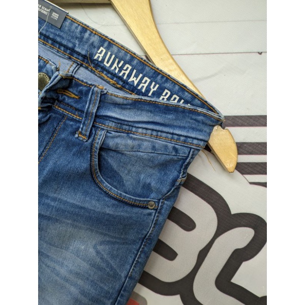 celana panjamg soft jeans bahan di jamin berkwitas size anak tangung abg