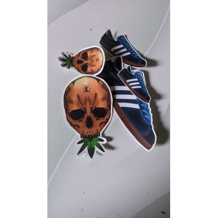 

CUSTOM STIKER BEBAS DESAIN