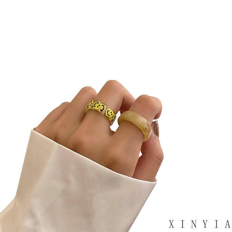 【Bayar di tempat】Resin Tidak Luntur Cincin Wanita Kepribadian Fashion Akrilik Asam Asetat Tembikar Lembut Smiley Ring