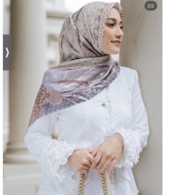 DAYU SCARF WEARING KLAMBY