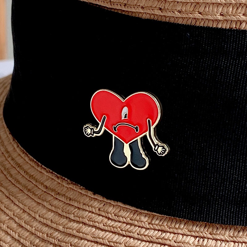 Bad Bunny Red Heart Rapper Enamel Pin Lucu Bros Kerah Pin Lencana Keren Perhiasan Aksesoris Hadiah Kreatif