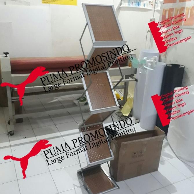 

rak brosur abu abu biasa