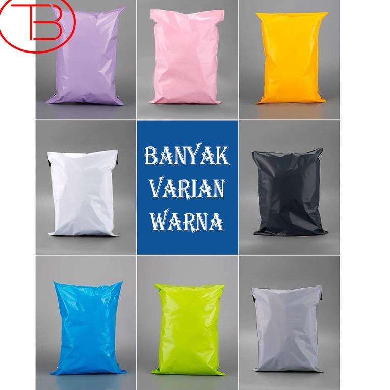 

Baru Plastik Packing Baju / Polymailer Olshop LDPE 30X40CM Glossy Isi 100Pcs Lem Perekat Termurah Grosir .,.,.,.,