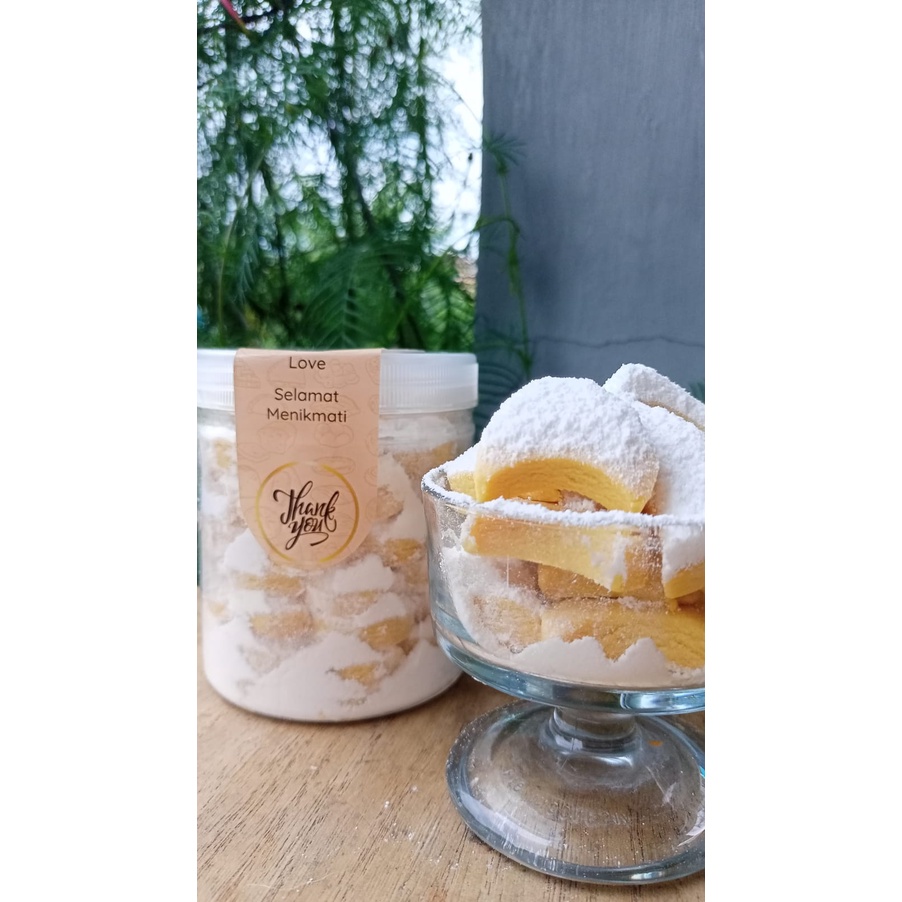 

KUE PUTRI SALJU | KUE LEBARAN | KUE PREMIUM HARGA EKONOMIS