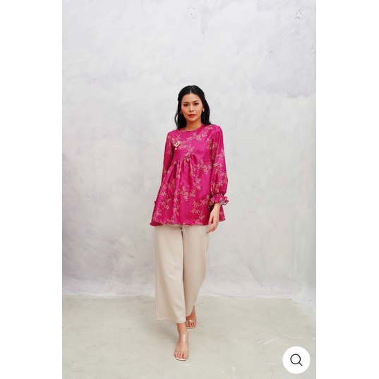 Bella Blouse Raspberry Wearing Klamby