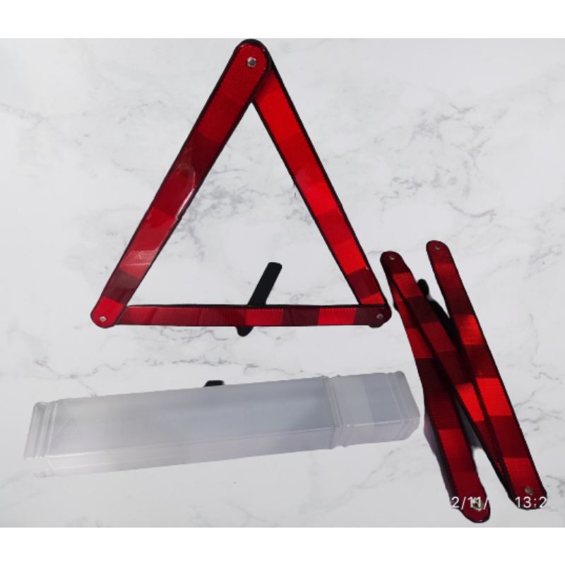 Segitiga Pengaman Reflector •Triangle MS Segitiga Pengaman Mobil