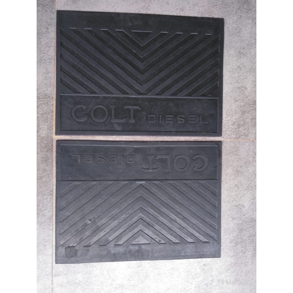 Aneka Karpet Roda Lumpur Colt Diesel Double Roda Depan 30x42Cm / Belakang 50x50Cm tulisan hati hati atau polos bahan Mudguar dan Rubber lentur